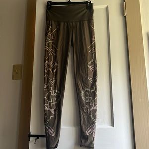 Teeki Seven Crowns Print Yoga Pants Small 79% Recycled Plastic Water Bottles